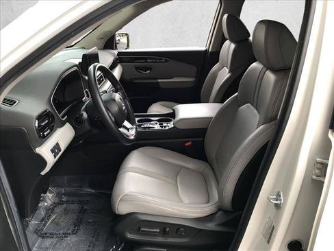 Certified 2024 Honda Pilot Touring image 13