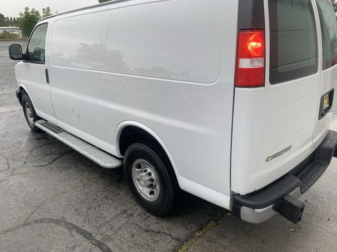 Used 2024 Chevrolet Express 2500 w/ Driver Convenience Package RWD image 3