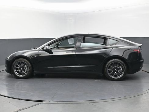 Used 2021 Tesla Model 3 Standard Range Plus image 7