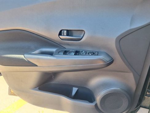 Certified 2025 Nissan Kicks Play S image 19