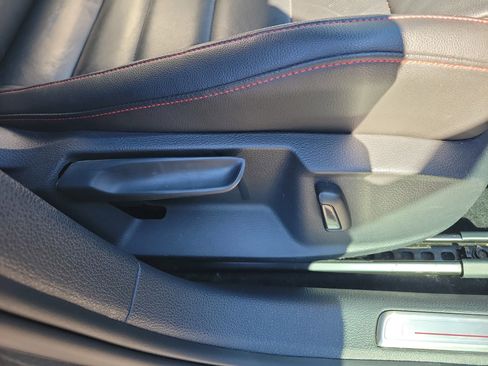 Used 2019 Volkswagen GTI SE image 9