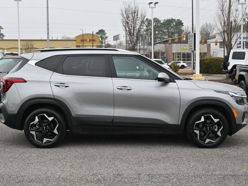 Used 2025 Kia Seltos EX image 16