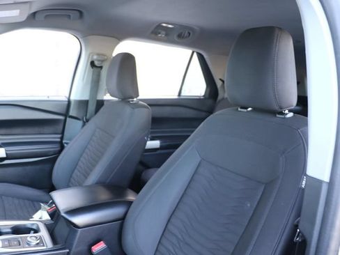 Used 2021 Ford Explorer XLT AWD/4WD image 20