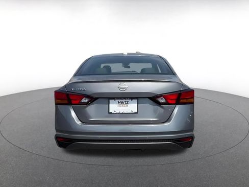 Used 2025 Nissan Altima 2.5 SV FWD image 12