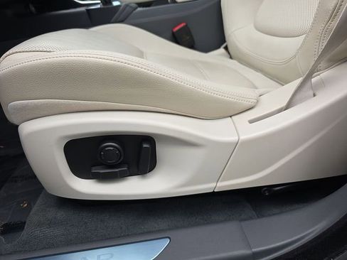 Used 2020 Jaguar E-PACE SE image 42