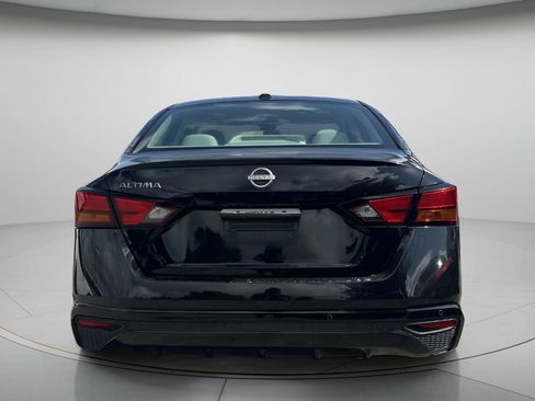 Used 2025 Nissan Altima 2.5 SV FWD image 6