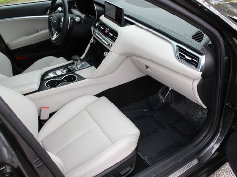 Used 2025 Genesis G70 2.5T RWD image 20