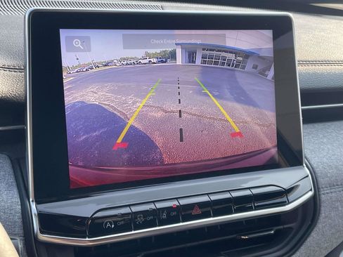 Certified 2024 Jeep Compass Latitude image 2