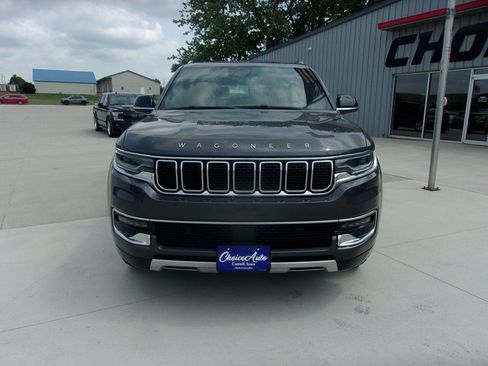 Used 2024 Jeep Wagoneer Series III w/ Flexible Seating Group AWD/4WD image 5