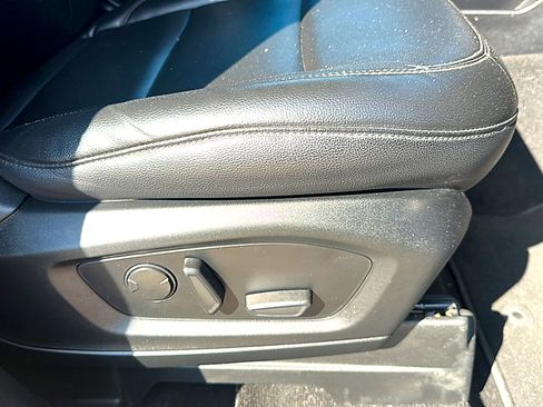 Used 2021 Ford Explorer XLT w/ Equipment Group 202A image 26