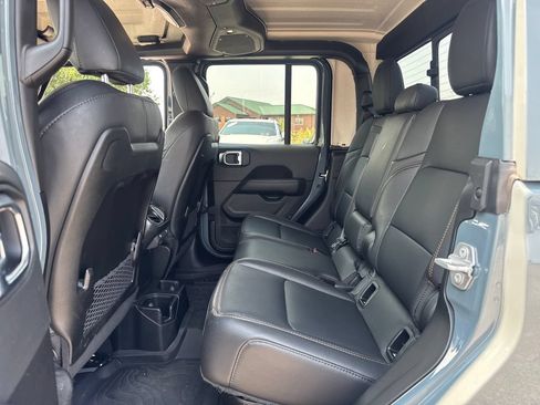 Used 2025 Jeep Gladiator Sport AWD/4WD image 12