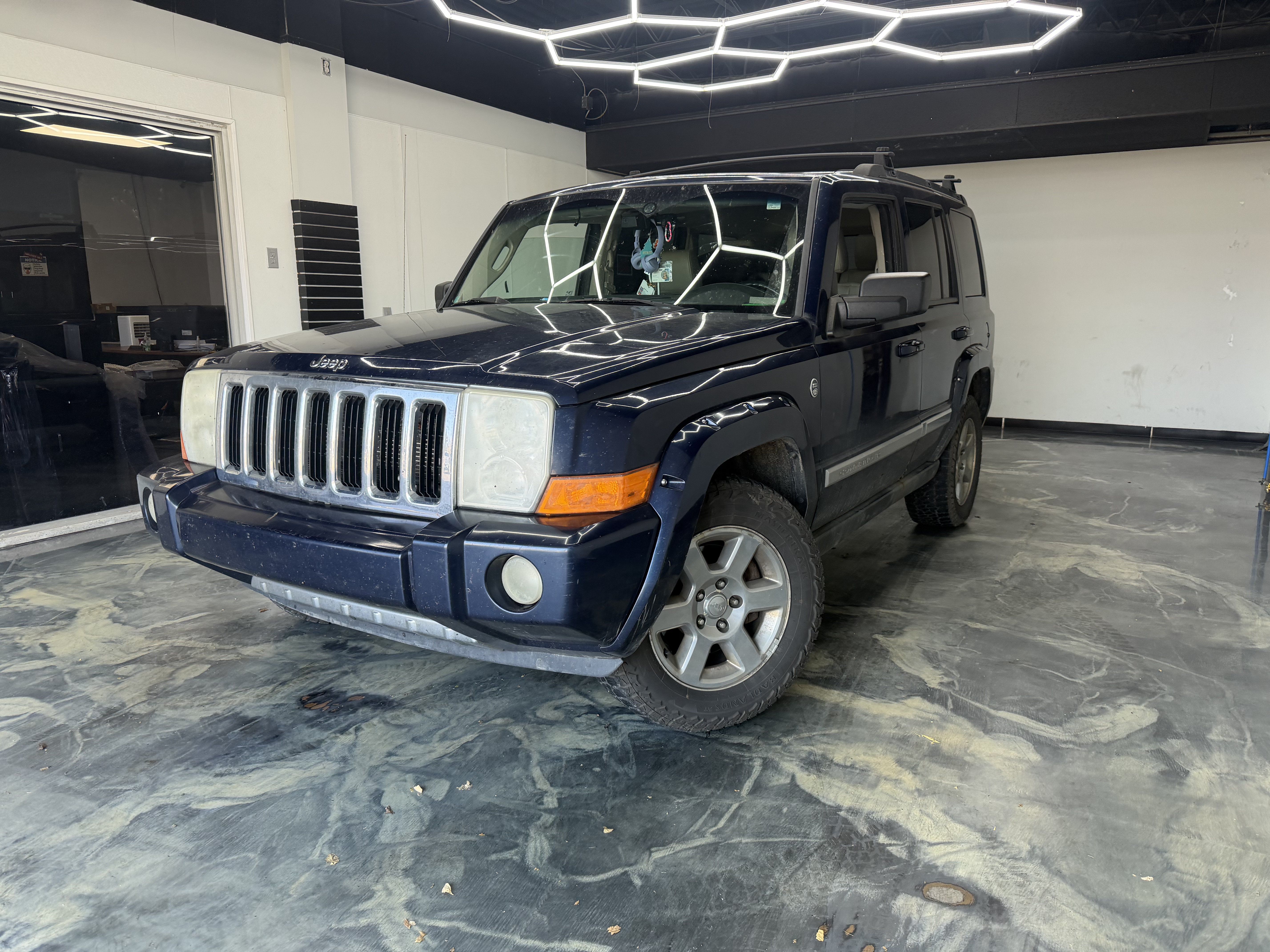 Used 2006 Jeep Commander Limited w/ Trailer Tow Group IV AWD/4WD image 1