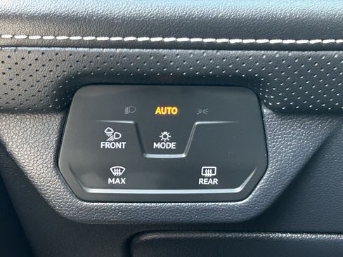 Used 2024 Volkswagen Atlas SE w/ Black Wheel Package FWD image 21