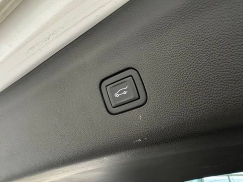 Used 2022 Buick Enclave Avenir AWD/4WD image 47