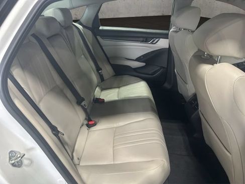 Used 2018 Honda Accord Touring image 19