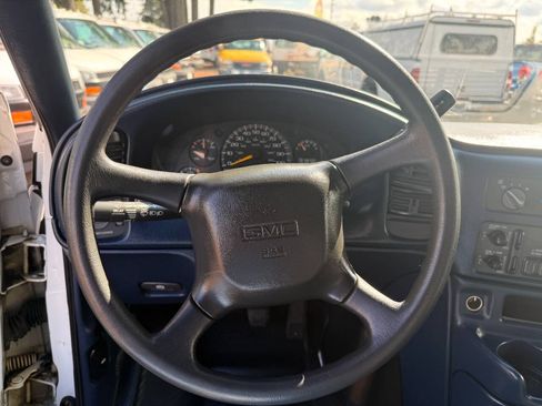 Used 2000 GMC Safari RWD image 19