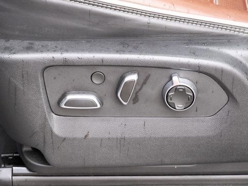 Used 2023 GMC Yukon XL Denali Ultimate image 13