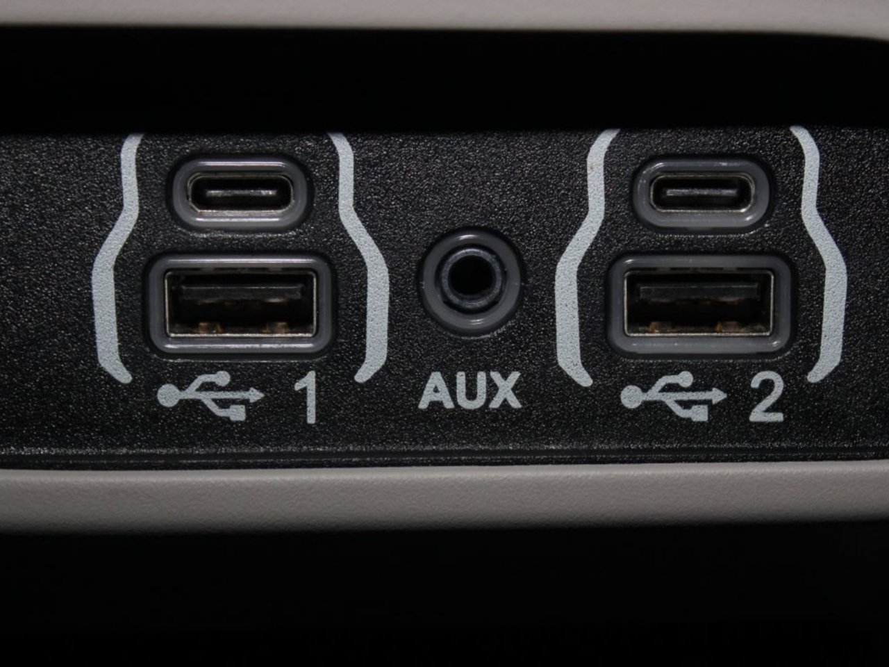Used 2024 Chrysler Voyager LX FWD image 37