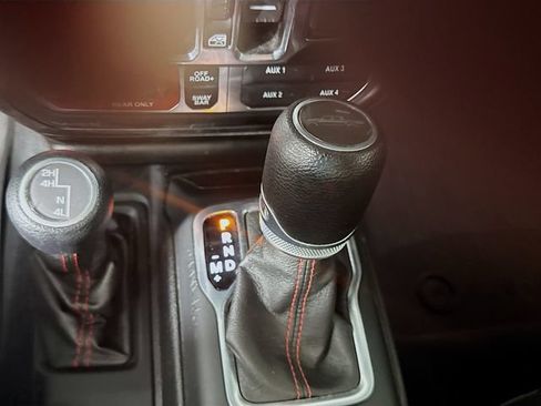 Used 2020 Jeep Gladiator Rubicon w/ Dual Top Group AWD/4WD image 18