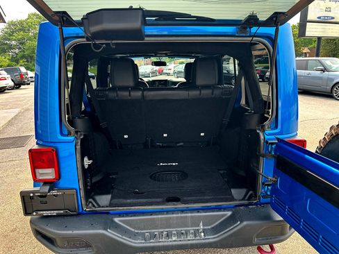 Used 2016 Jeep Wrangler Unlimited Rubicon image 29