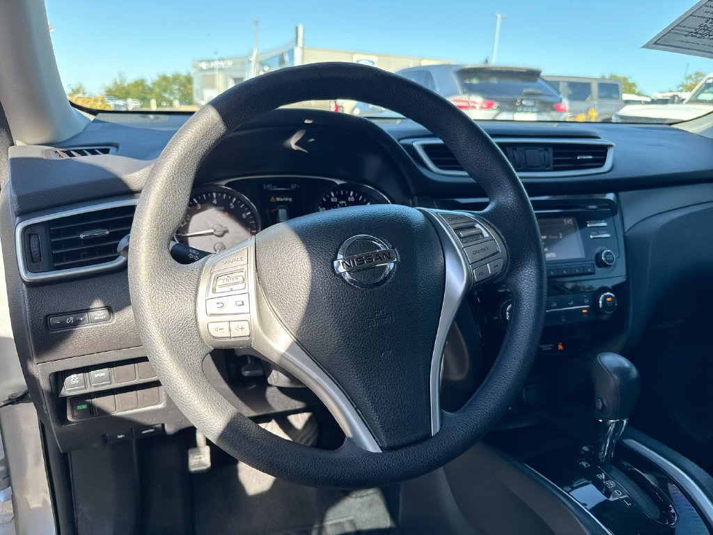 Used 2016 Nissan Rogue S FWD image 11