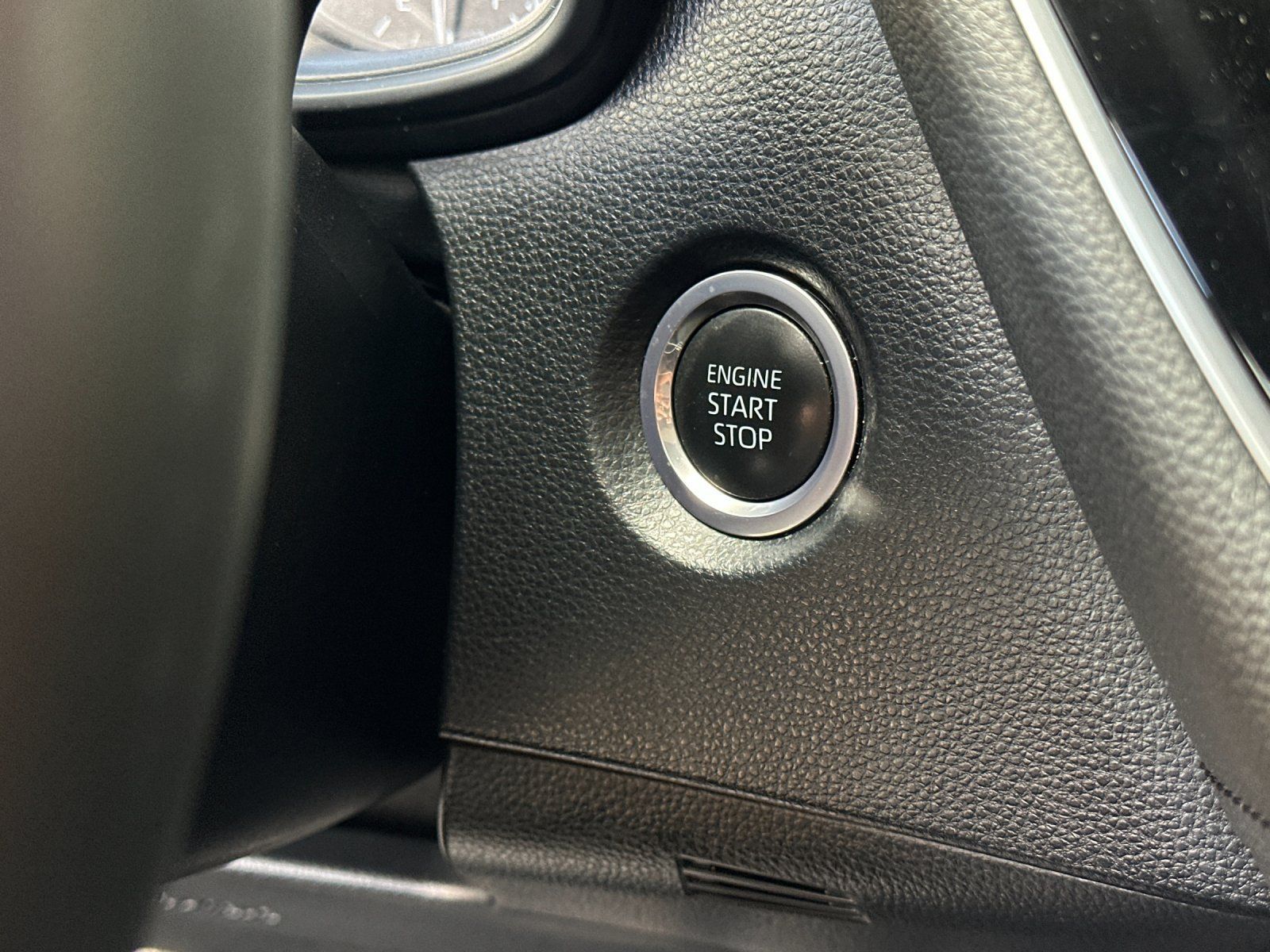 Used 2023 Toyota Corolla SE w/ SE Premium Package FWD image 20