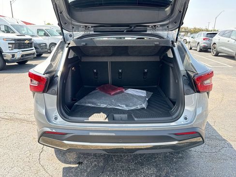 Used 2025 Chevrolet Trax ACTIV w/ Sunroof Package FWD image 23