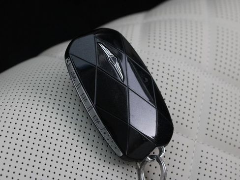 Used 2025 Genesis GV80 3.5T Prestige image 32