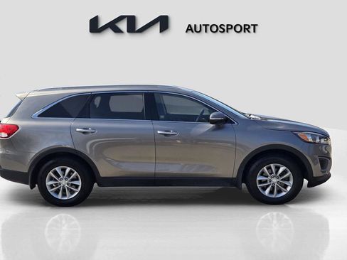 Used 2018 Kia Sorento LX image 7