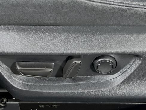 Used 2025 Toyota Camry SE FWD image 16