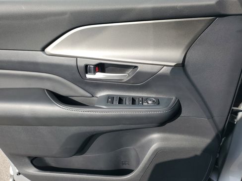 Used 2025 Toyota Grand Highlander AWD image 25