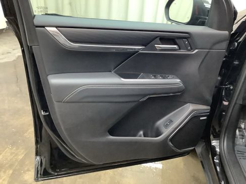 Used 2025 GMC Acadia Elevation image 12