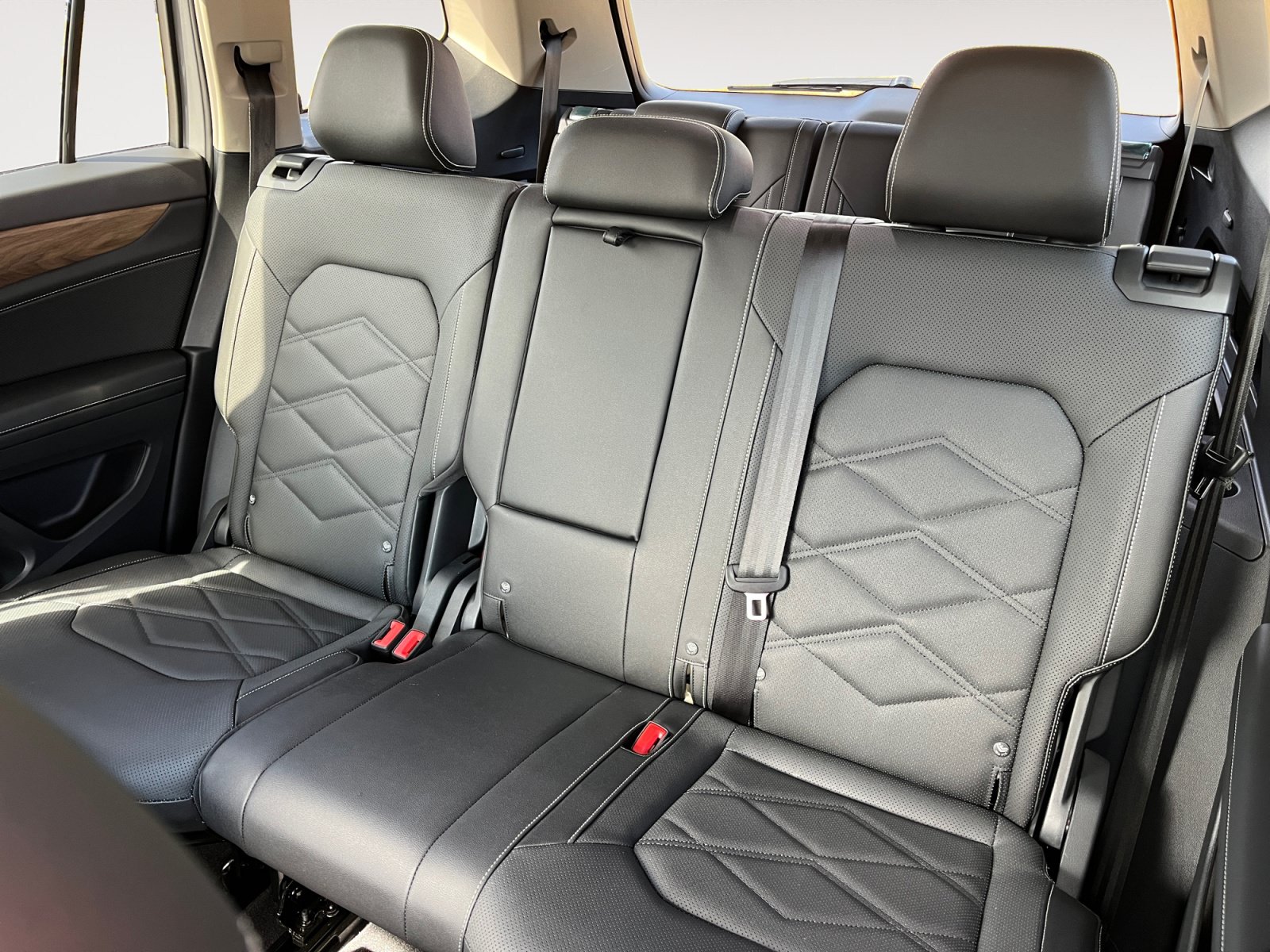 Certified 2025 Volkswagen Atlas SE AWD/4WD image 17