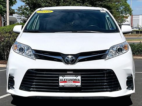 Used 2019 Toyota Sienna LE FWD image 3