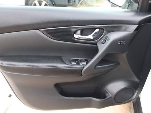 Used 2017 Nissan Rogue SL AWD/4WD image 16