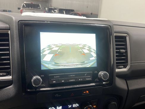 Used 2023 Nissan Frontier SV AWD/4WD image 9