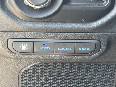Used 2024 Jeep Wrangler Unlimited Sahara w/ Technology Group AWD/4WD image 18