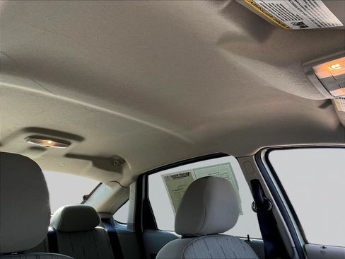 Used 2010 Ford Focus SE FWD image 27
