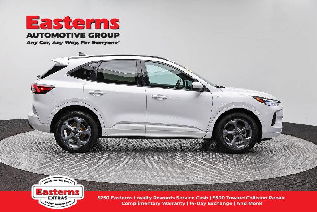 Used 2023 Ford Escape ST-Line Select AWD/4WD image 5