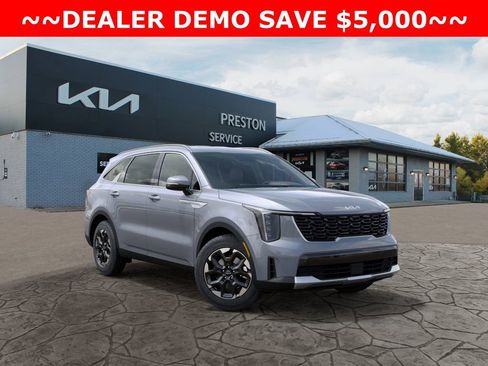 New 2025 Kia Sorento S image 1