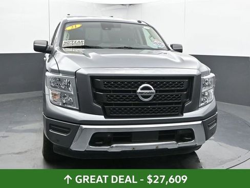 Used 2021 Nissan Titan SV w/ SV Convenience Package image 4