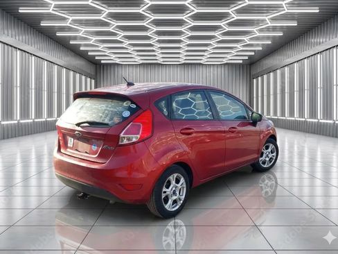 Used 2014 Ford Fiesta SE FWD image 2