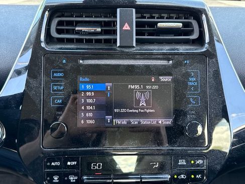 Used 2019 Toyota Prius LE AWD/4WD image 27