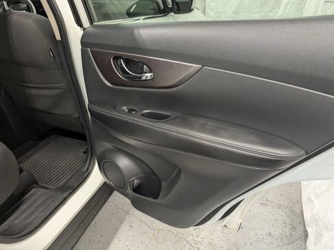 Used 2016 Nissan Rogue S w/ Appearance Package image 31