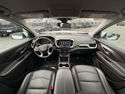 Certified 2023 GMC Terrain SLT image 9
