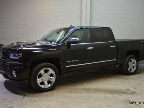 Used 2017 Chevrolet Silverado 1500 LTZ Z71 w/ LTZ Plus Package image 28