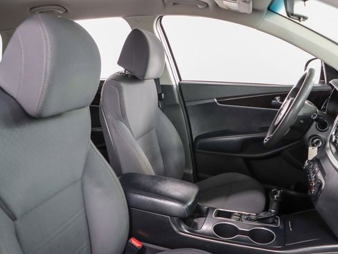 Used 2017 Kia Sorento L image 25