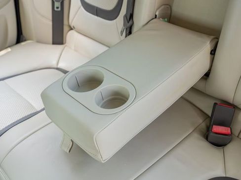 Used 2012 Jaguar XF Portfolio image 38