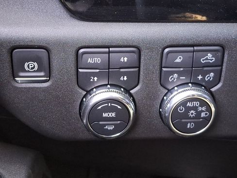 Certified 2025 GMC Sierra 2500 SLT w/ SLT Convenience Package image 28