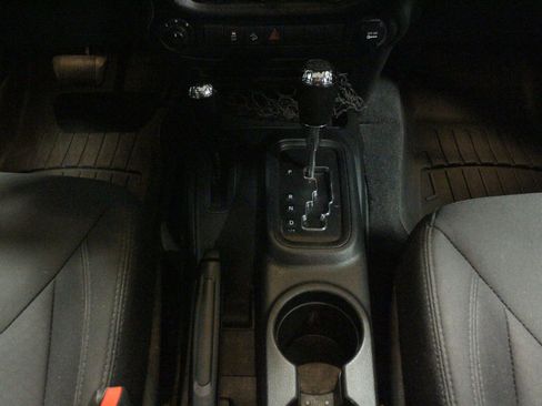 Used 2018 Jeep Wrangler Unlimited Sport S AWD/4WD image 19